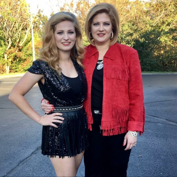 Meet your Posher, Traci - Picture 4 of 5